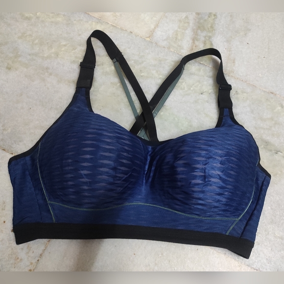 Victoria Sport Incredible Sports Bra - Picture 3 of 15